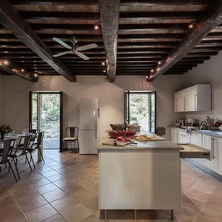 Splendid In With Swimming Pool Preggio